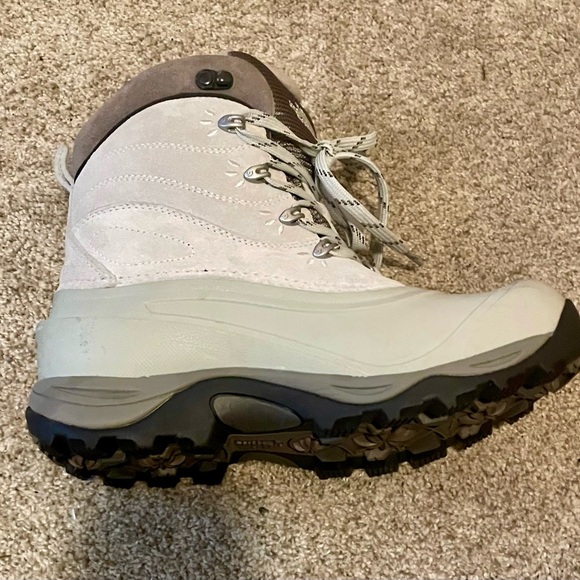 The North Face Women’s Chilkat Ivory and Beige Winter Snow Boots Size 7 US - Picture 4 of 9